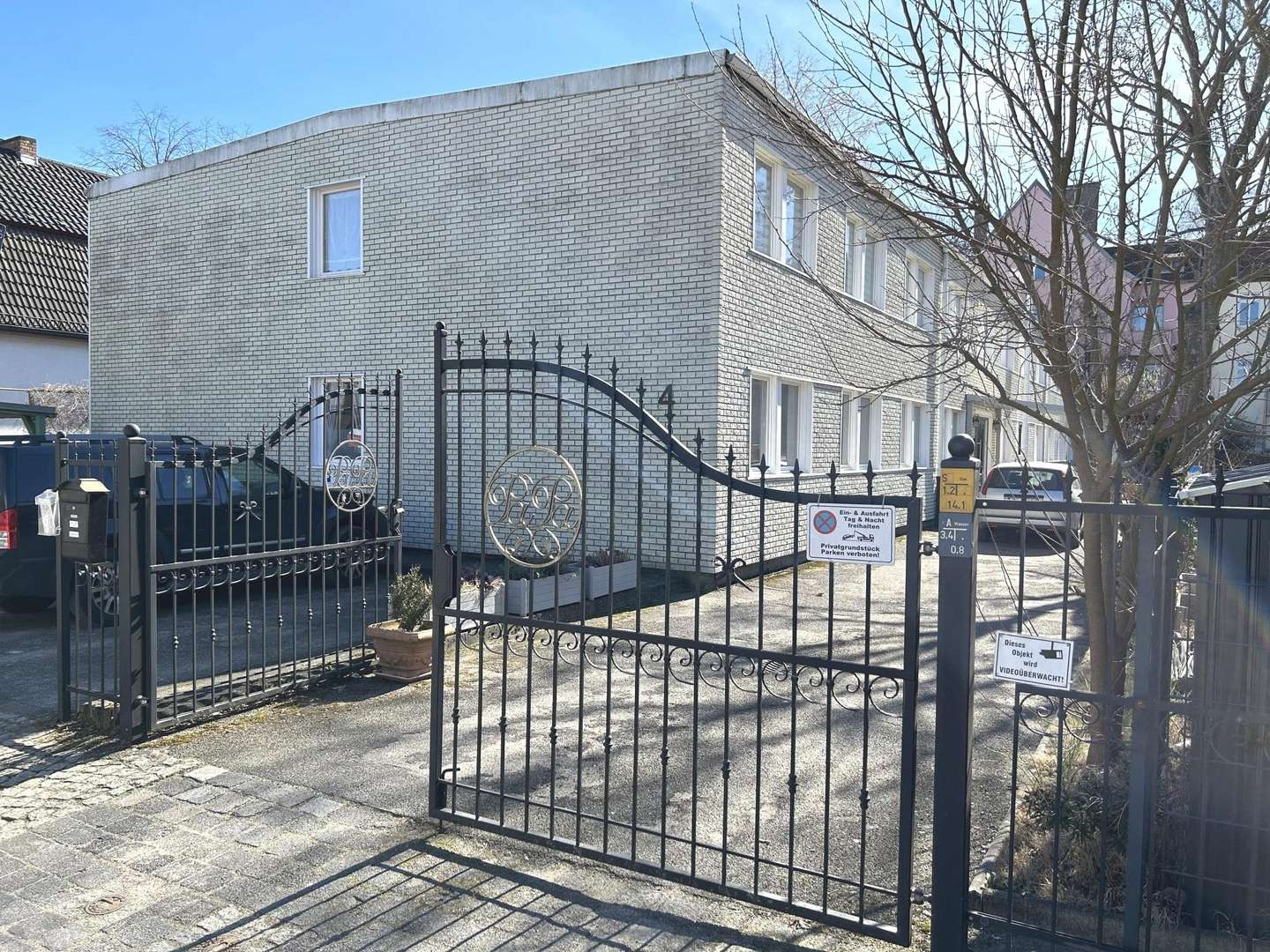 Anssicht Straßenseite, Zufahrt - Hotel in 13158 Berlin mit 875m² kaufen