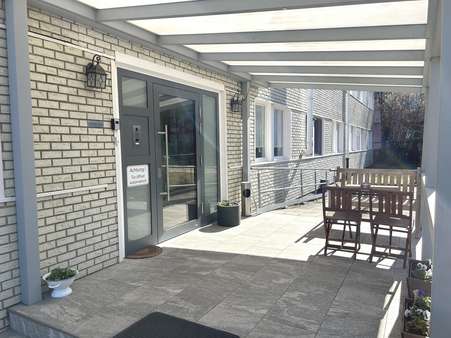 Eingang, Automatische Türanlage - Hotel in 13158 Berlin mit 875m² kaufen