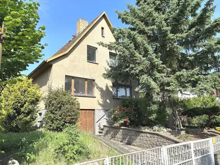 HAUS  IM GRÜNEN = MITTEN IN DER STADT 