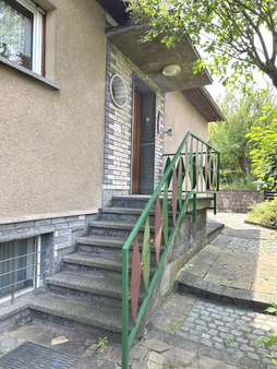 Eingangstreppe Wohnhaus - Einfamilienhaus in 15230 Frankfurt mit 164m² kaufen