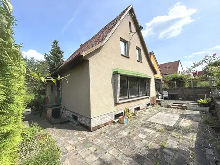 HAUS  IM GRÜNEN = MITTEN IN DER STADT 