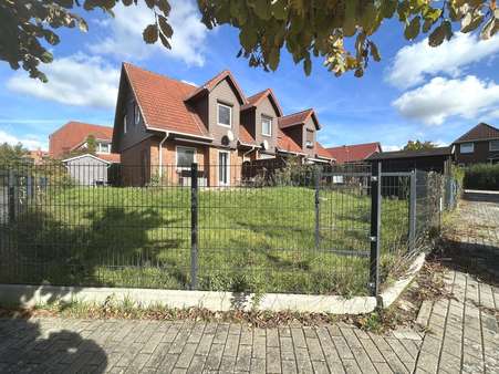 Gesamtansicht, Haus und Garten - Reihenendhaus in 15326 Lebus mit 78m² kaufen