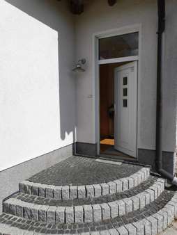 Hauseingang -  in 15569 Woltersdorf mit 220m² mieten
