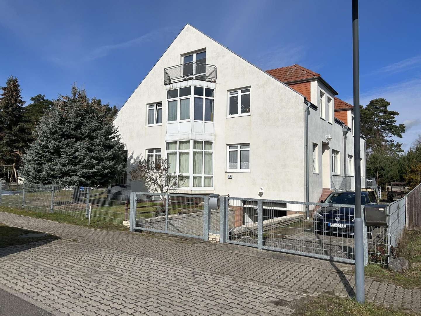 Hausansicht, Erker, Balkon - Doppelhaushälfte in 15299 Mixdorf mit 168m² kaufen