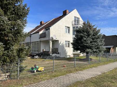 Hausansicht, Terrasse, Balkon - Doppelhaushälfte in 15299 Mixdorf mit 168m² kaufen