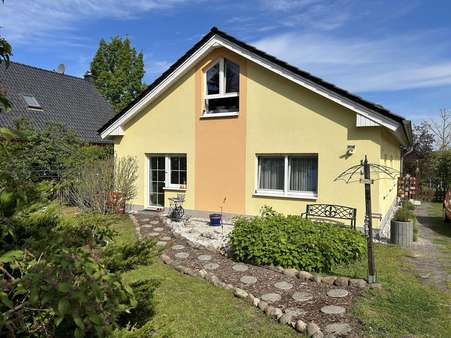 Hausansicht Straßenseite - Bungalow in 15326 Wulkow mit 108m² kaufen