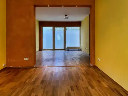 Charmantes Reihenmittelhaus in zentraler Lage mit Terrasse & Balkonen