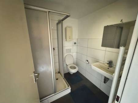 Badezimmer Badezimmer - Mehrfamilienhaus in 47798 Krefeld mit 381m² kaufen