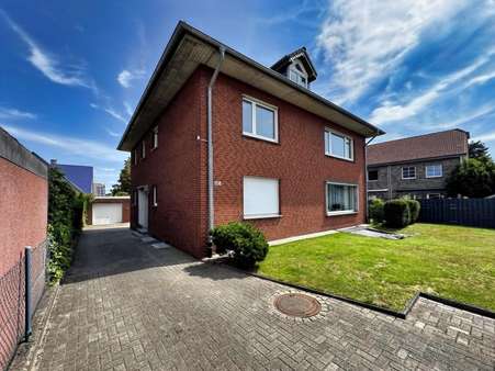 Straßenansicht Straßenansicht - Maisonette-Wohnung in 47447 Moers mit 158m² kaufen