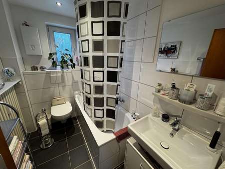 Badezimmer DG - Mehrfamilienhaus in 47799 Krefeld mit 317m² kaufen
