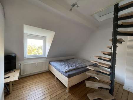 Schlafzimmer - Dachgeschosswohnung in 47839 Krefeld mit 45m² günstig kaufen