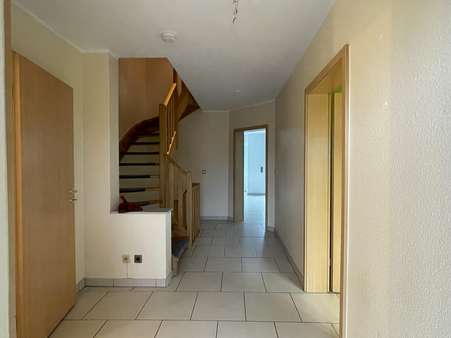 Eingangsbereich - Doppelhaushälfte in 40885 Ratingen mit 125m² günstig kaufen
