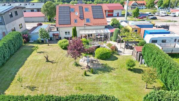 Gartenparadies - Zweifamilienhaus in 79736 Rickenbach mit 260m² kaufen