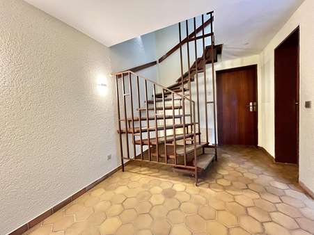 Treppenhaus UG - Doppelhaushälfte in 58638 Iserlohn mit 191m² kaufen