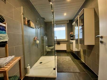 Tageslicht-Duschbad Tageslicht-Duschbad - Etagenwohnung in 58739 Wickede mit 200m² kaufen