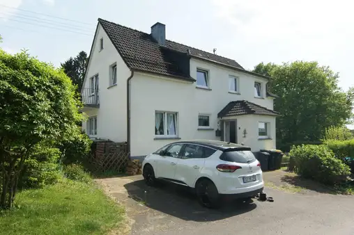 Familienidyll mit Stil –Charmantes Einfamilienhaus mit Pool, Kamin und mehr