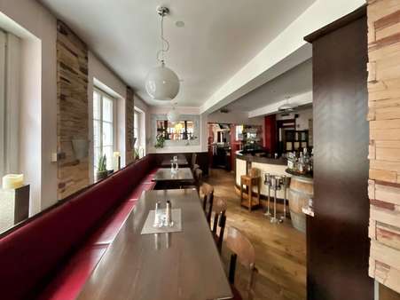 Saal mit Bar - Wohn- / Geschäftshaus in 45525 Hattingen mit 280m² als Kapitalanlage kaufen