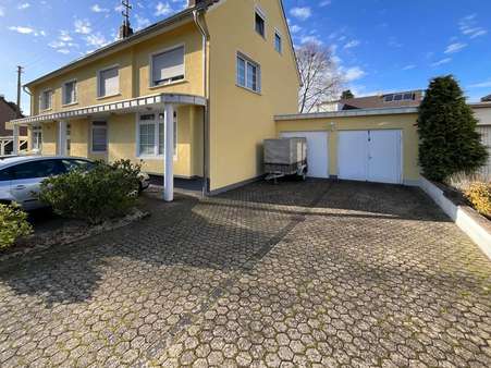 Garagen - Mehrfamilienhaus in 53757 Sankt Augustin mit 345m² als Kapitalanlage kaufen