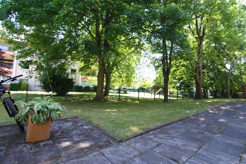 Spielplatz - Etagenwohnung in 51147 Köln mit 79m² kaufen