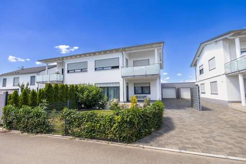 Außenansicht Außenansicht - Doppelhaushälfte in 88477 Schwendi mit 129m² kaufen