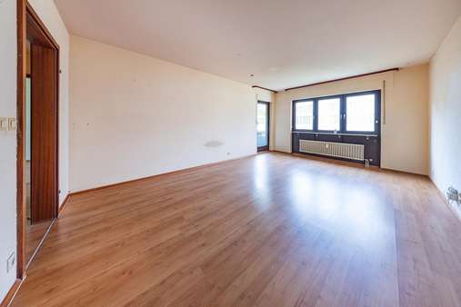 Wohnzimmer - Etagenwohnung in 78467 Konstanz mit 94m² kaufen