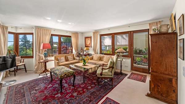 Wohnzimmer - Etagenwohnung in 78464 Konstanz mit 130m² kaufen