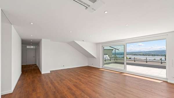 Wohn- Essbereich - Dachgeschosswohnung in 78476 Allensbach mit 169m² mieten