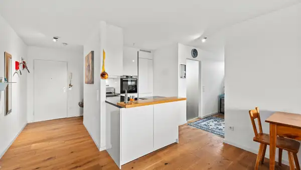 RESERVIERT: Modern & hell: Bezugsfertige 2,5-Zi.-Wohnung mit Lift und traumhafter Fernsicht!