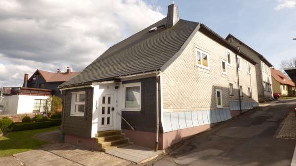 Straßenansicht - Zweifamilienhaus in 98528 Suhl mit 279m² kaufen