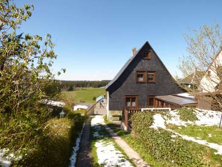 rückwärtige Ansicht Vorderhaus mit Zufahrt - Einfamilienhaus in 98701 Großbreitenbach mit 294m² als Kapitalanlage kaufen