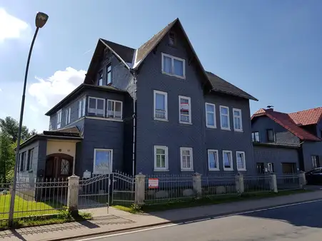 Mehrfamilienhaus mit Ausbaupotenzial direkt am Rennsteig !!