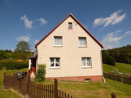 Giebelansicht Vorderhaus - Zweifamilienhaus in 98701 Großbreitenbach mit 195m² kaufen