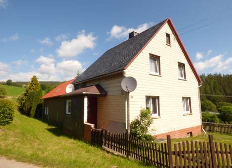 Straßenansicht - Zweifamilienhaus in 98701 Großbreitenbach mit 195m² kaufen