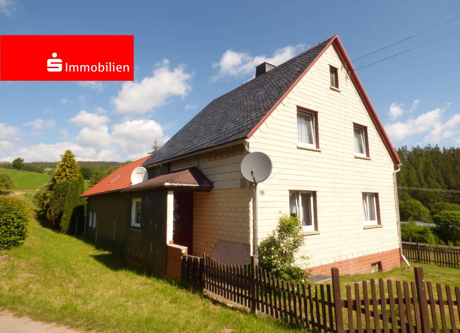 Straßenansicht - Zweifamilienhaus in 98701 Großbreitenbach mit 195m² kaufen