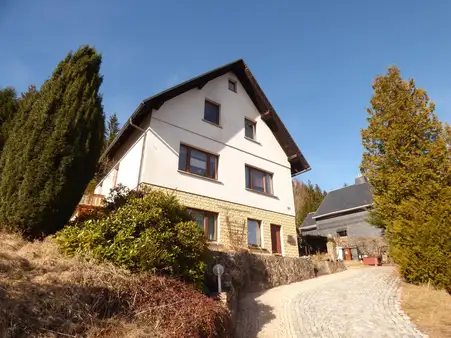 Unweit vom Rennsteig wohnen, dort wo andere Ihren Urlaub verbringen !!
