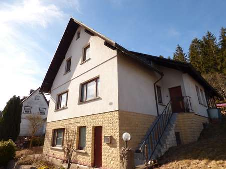 Straßenansicht mit Eingangsbereich Straßenansicht mit Eingangsbereich - Einfamilienhaus in 98694 Ilmenau mit 155m² kaufen