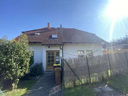 Eingang Wohnungen 1 & 2 - Zweifamilienhaus in 99334 Amt Wachsenburg mit 186m² als Kapitalanlage kaufen