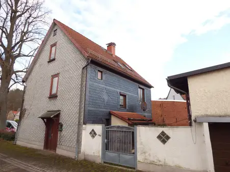 Viel Platz zum Wohnen im Ortskern von Geraberg !!