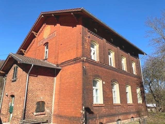 Vorderansicht mit Eingang Vorderansicht mit Eingang - Zweifamilienhaus in 99330 Geratal mit 170m² kaufen