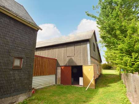 Blick zum Nebengebäude/Garage - Einfamilienhaus in 98694 Ilmenau mit 95m² kaufen
