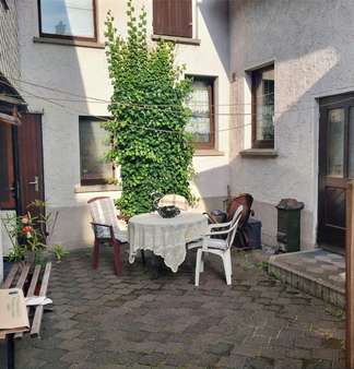 Sitzecke im Innenhof Sitzecke im Innenhof - Einfamilienhaus in 98716 Elgersburg mit 140m² kaufen