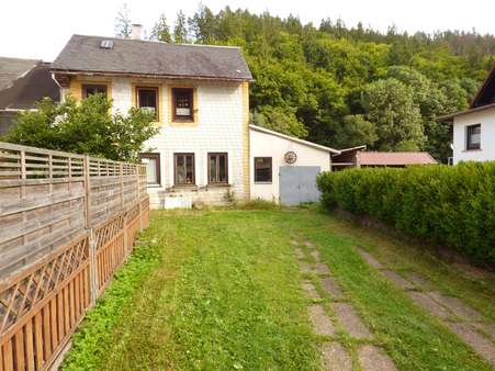 Straßenansicht mit Zufahrt Straßenansicht mit Zufahrt - Einfamilienhaus in 99331 Geratal mit 100m² kaufen
