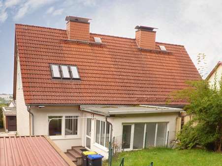 Blick vom Garten zum Haus Blick vom Garten zum Haus - Doppelhaushälfte in 98693 Ilmenau mit 90m² kaufen