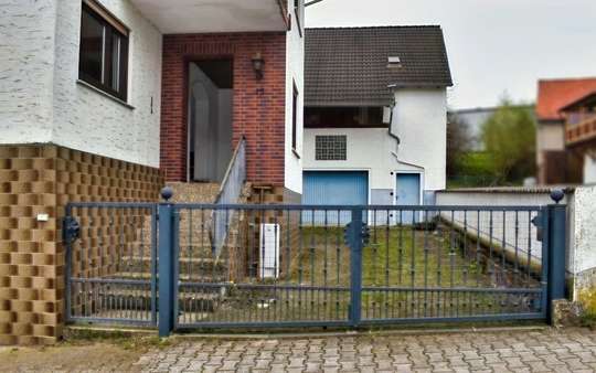 Hofzufahrt - Einfamilienhaus in 65606 Villmar mit 89m² kaufen