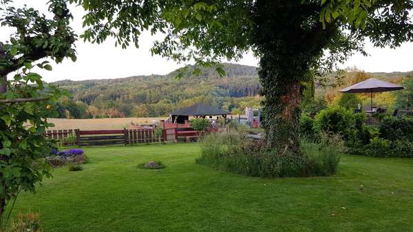 Aussicht Gartenseite - Landwirtschaftlicher Betrieb in 35799 Merenberg mit 0m² kaufen