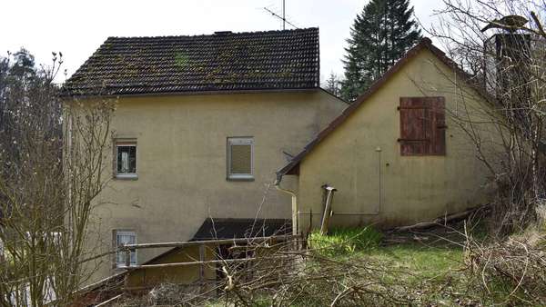 seitliche Ansicht - Einfamilienhaus in 35781 Weilburg mit 120m² kaufen