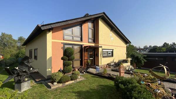 Außenansicht - Einfamilienhaus in 65594 Runkel mit 251m² kaufen