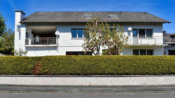 Außenansicht - Einfamilienhaus in 35796 Weinbach mit 385m² kaufen