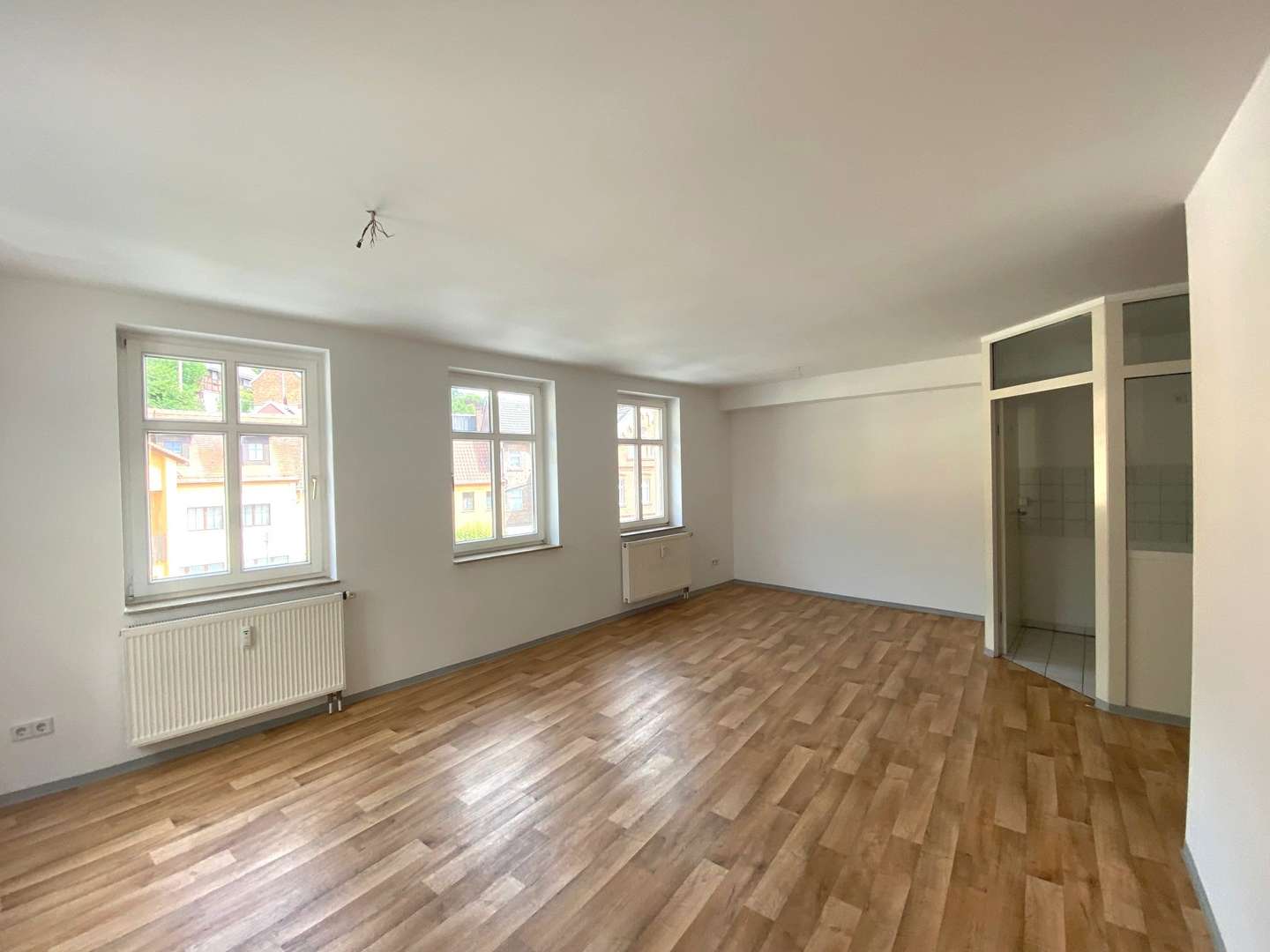 helles Wohnzimmer helles Wohnzimmer - Etagenwohnung in 07774 Dornburg-Camburg mit 77m² mieten