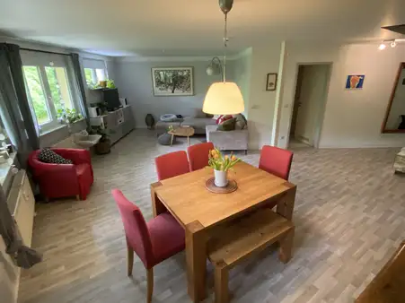 Charmante Maisonettewohnung mit zwei Balkonen und Gemeinschaftsgarten